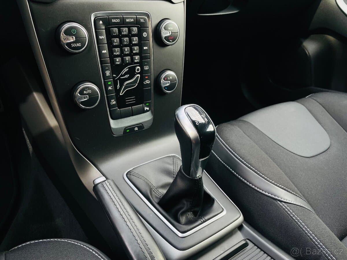 2018 Volvo V40 - 16