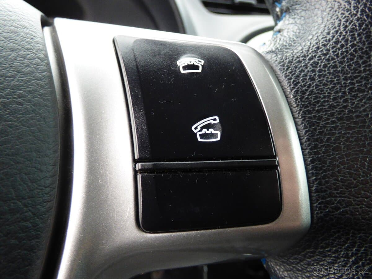 2013 Toyota YARIS - 16