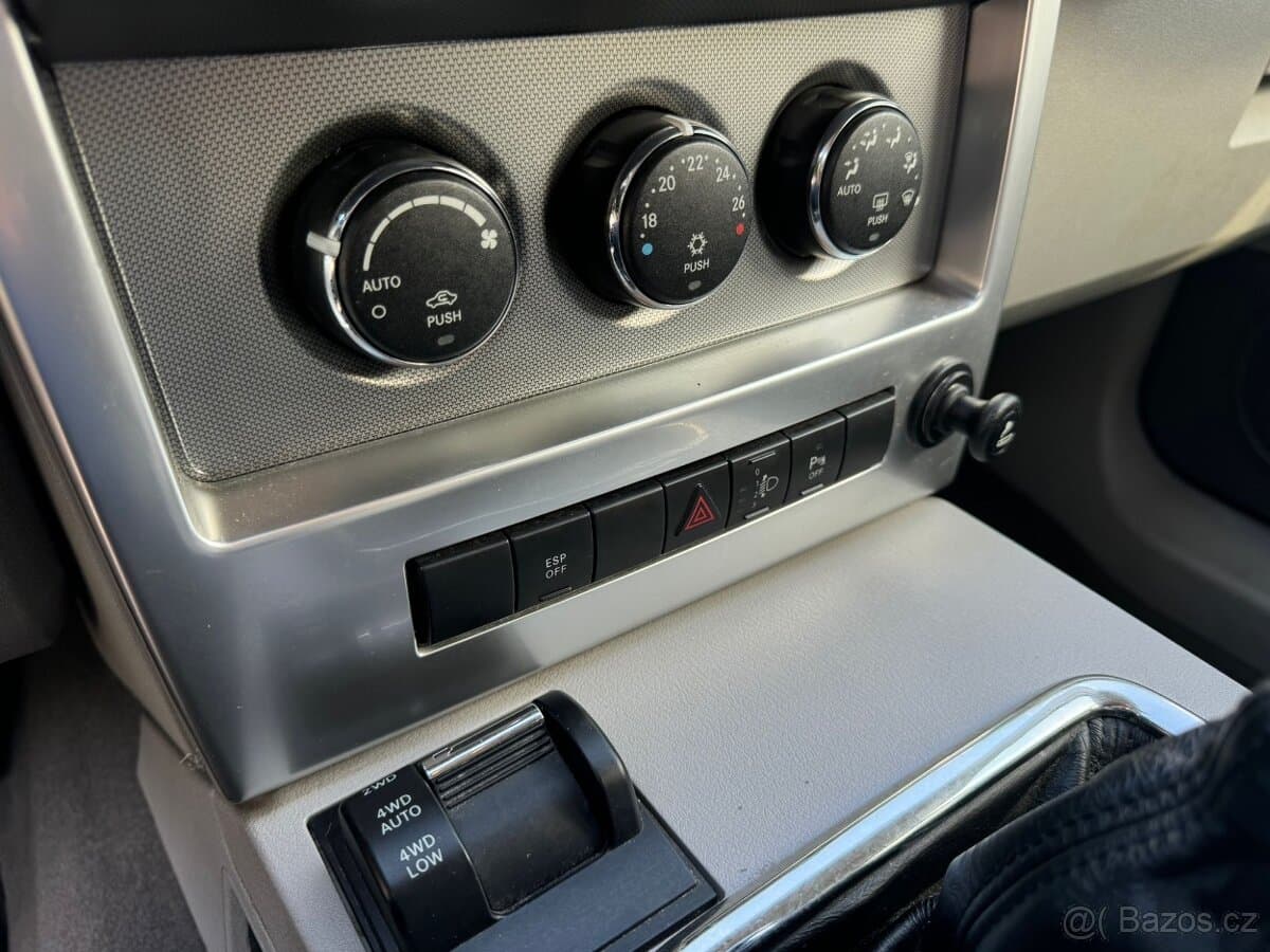 2009 Jeep CHEROKEE - 16
