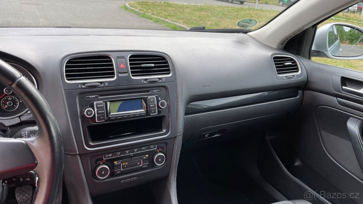 2011 Volkswagen GOLF - 16