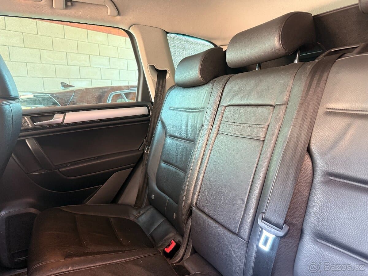 2010 Volkswagen TOUAREG - 16