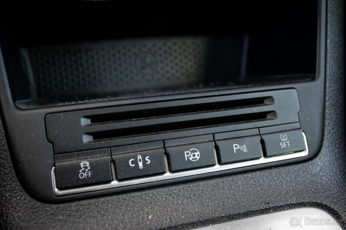 2011 Volkswagen TIGUAN - 16
