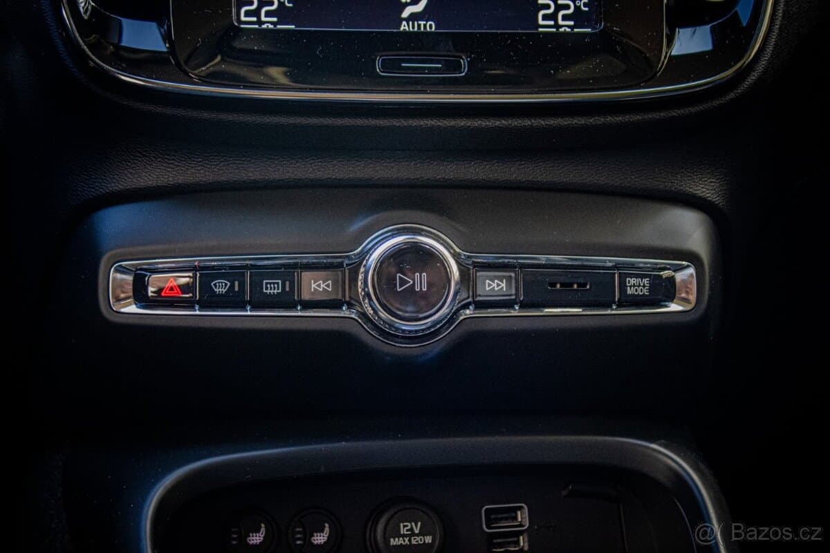 2020 Volvo XC40 - 16