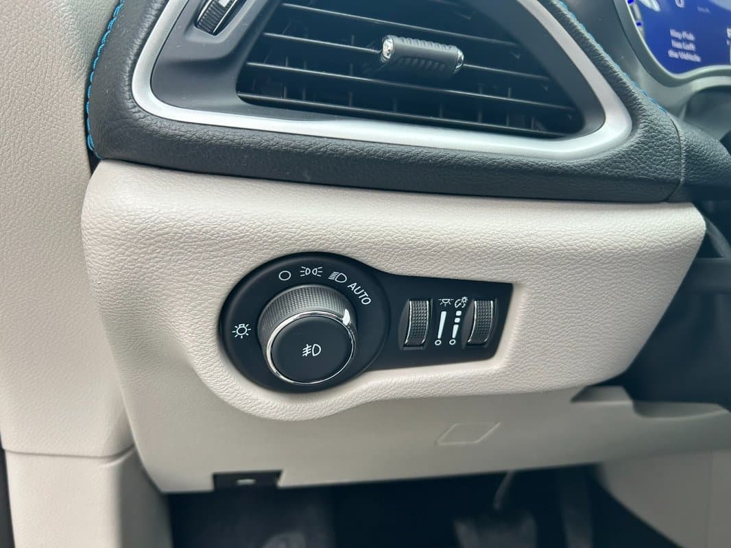 2021 Chrysler PACIFICA - 16