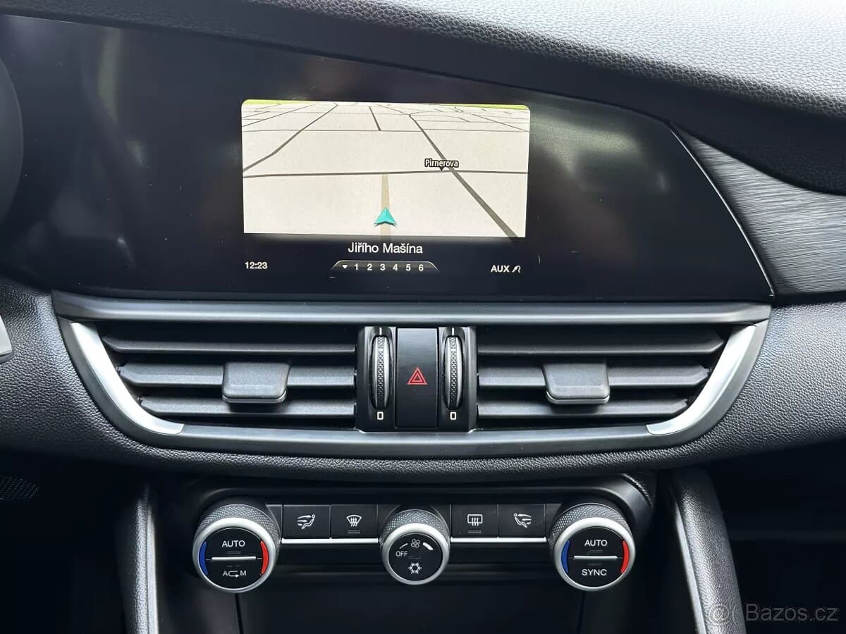 2018 Alfa Romeo GIULIA - 16