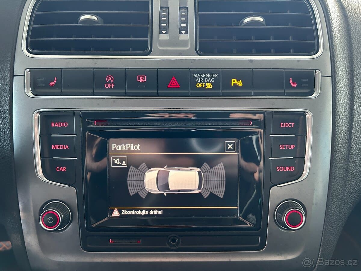 2015 Volkswagen POLO - 16