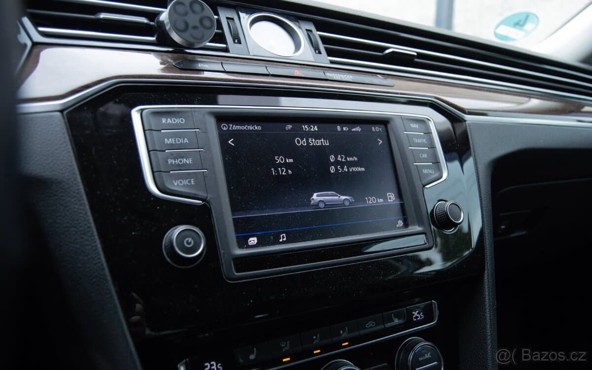 2016 Volkswagen PASSAT - 16