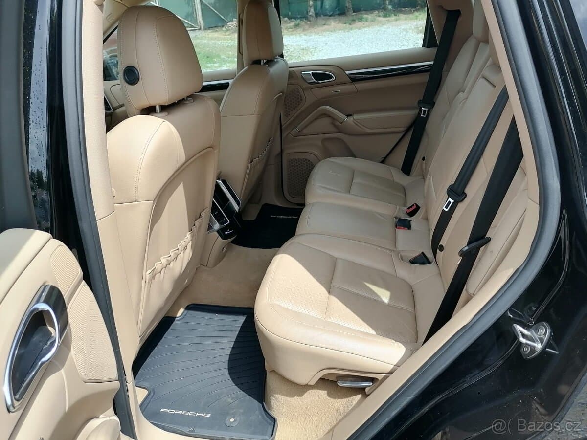 2011 Porsche CAYENNE - 16