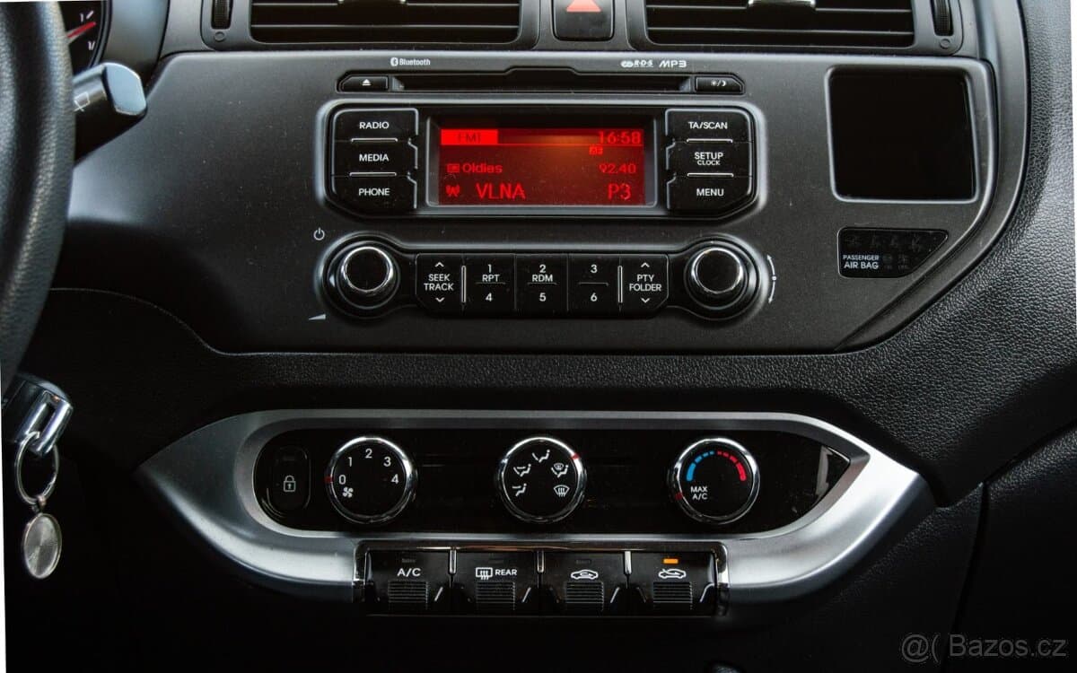 2014 Kia RIO - 16