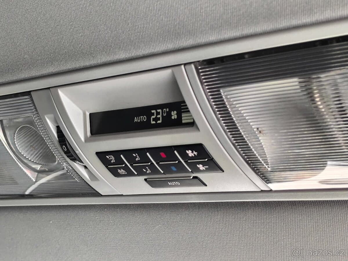 2011 Volkswagen CARAVELLE - 16