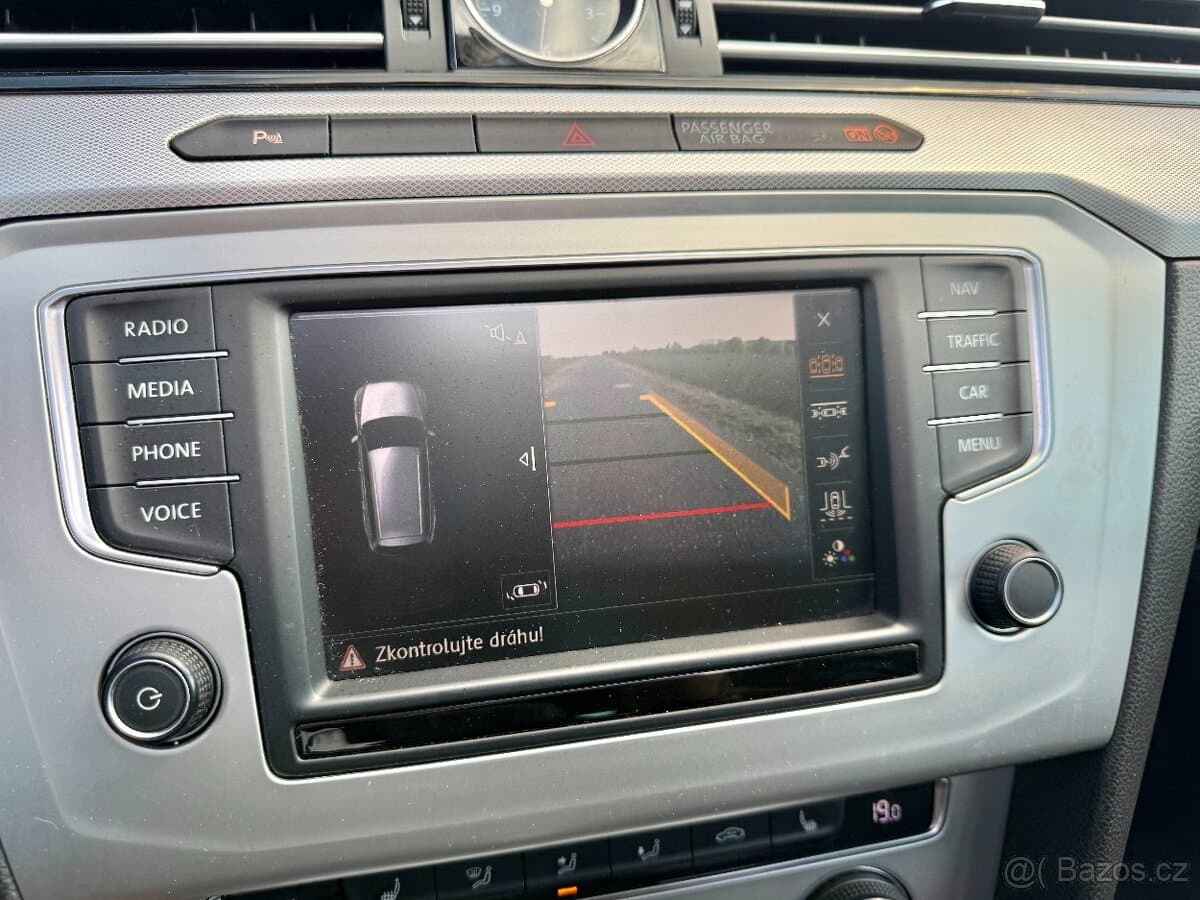 Volkswagen PASSAT - 16