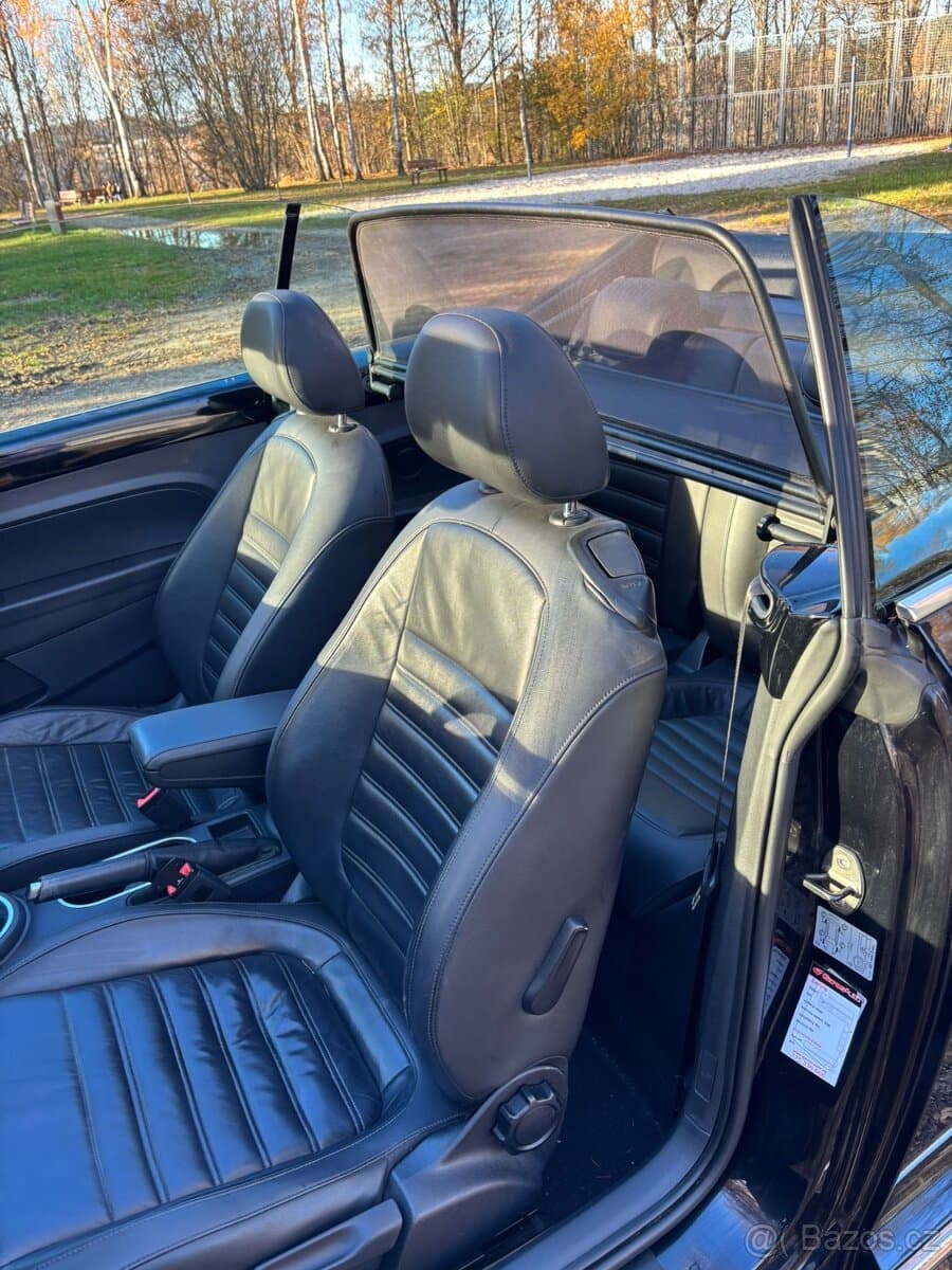 2018 Volkswagen BEETLE - 16