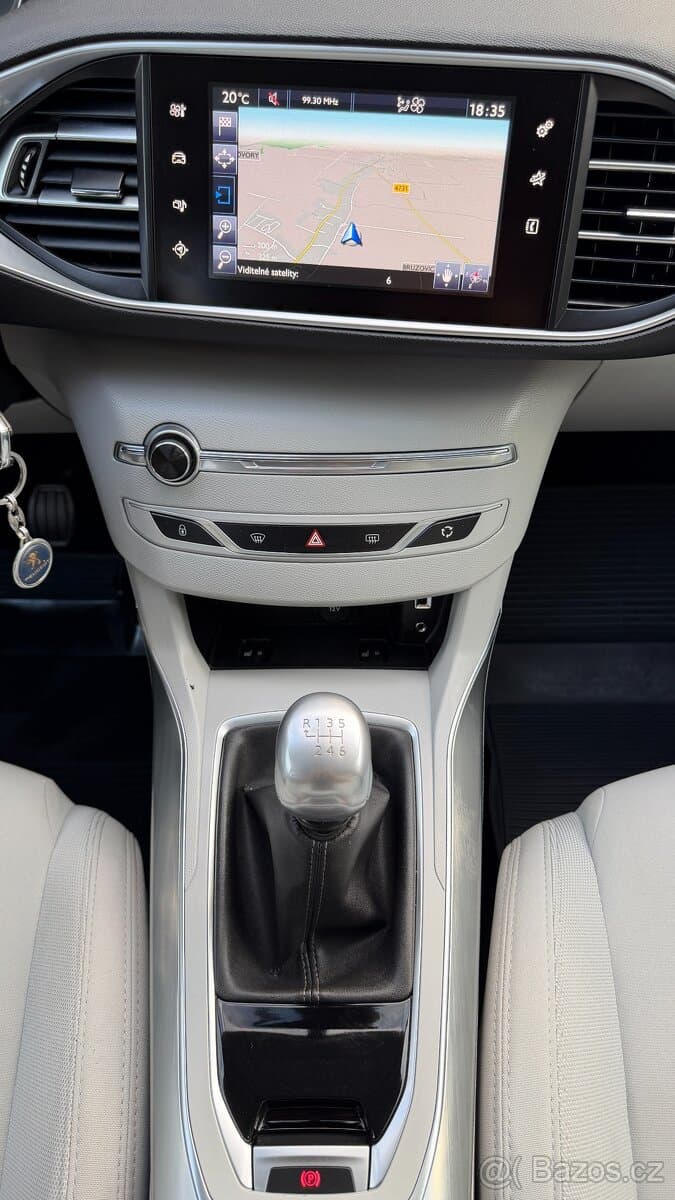 2016 Peugeot 308 - 16