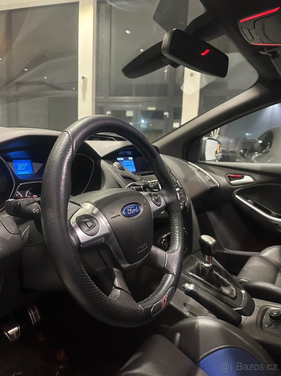 2013 Ford FOCUS - 16