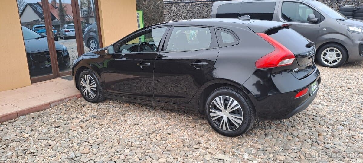 2015 Volvo V40 - 16