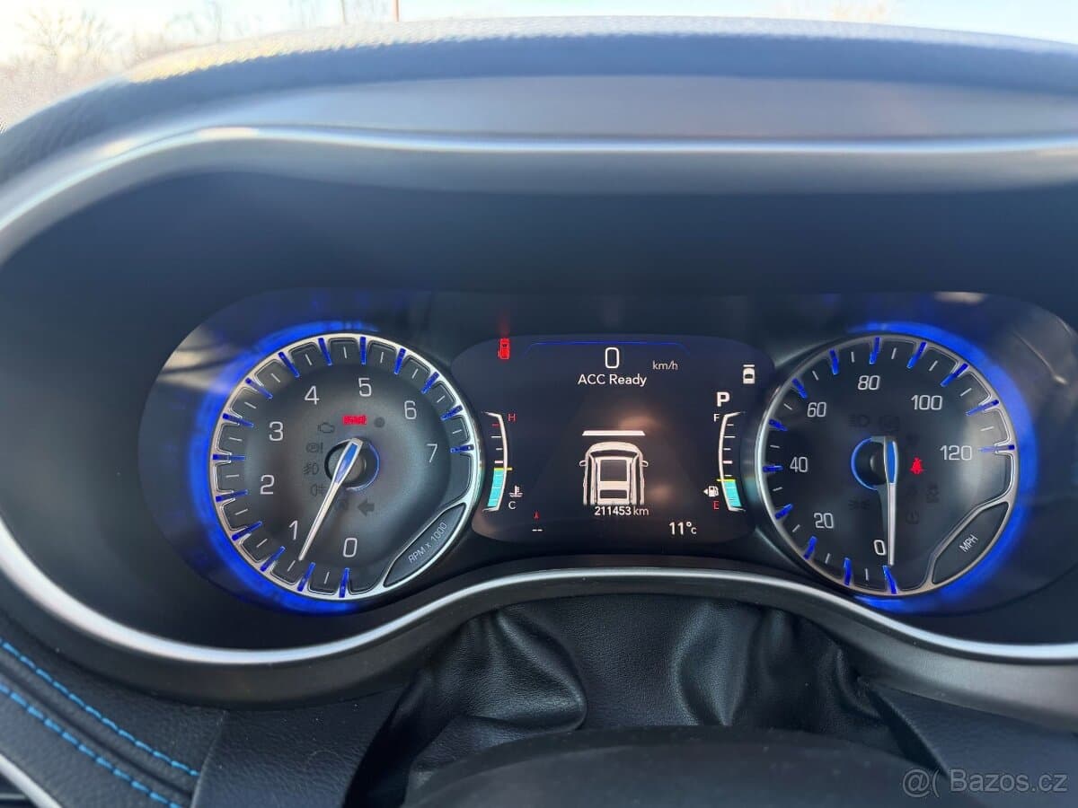 Chrysler PACIFICA - 16