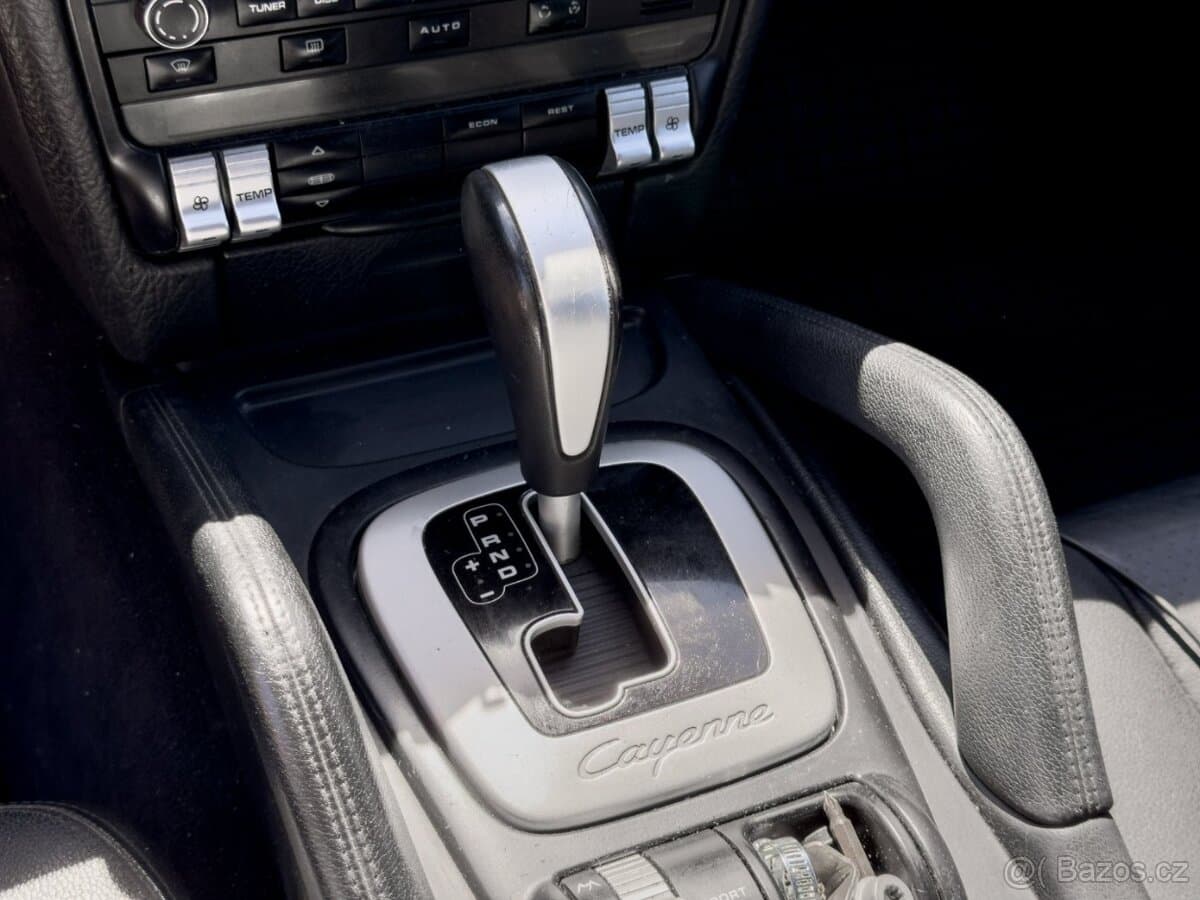 2010 Porsche CAYENNE - 16