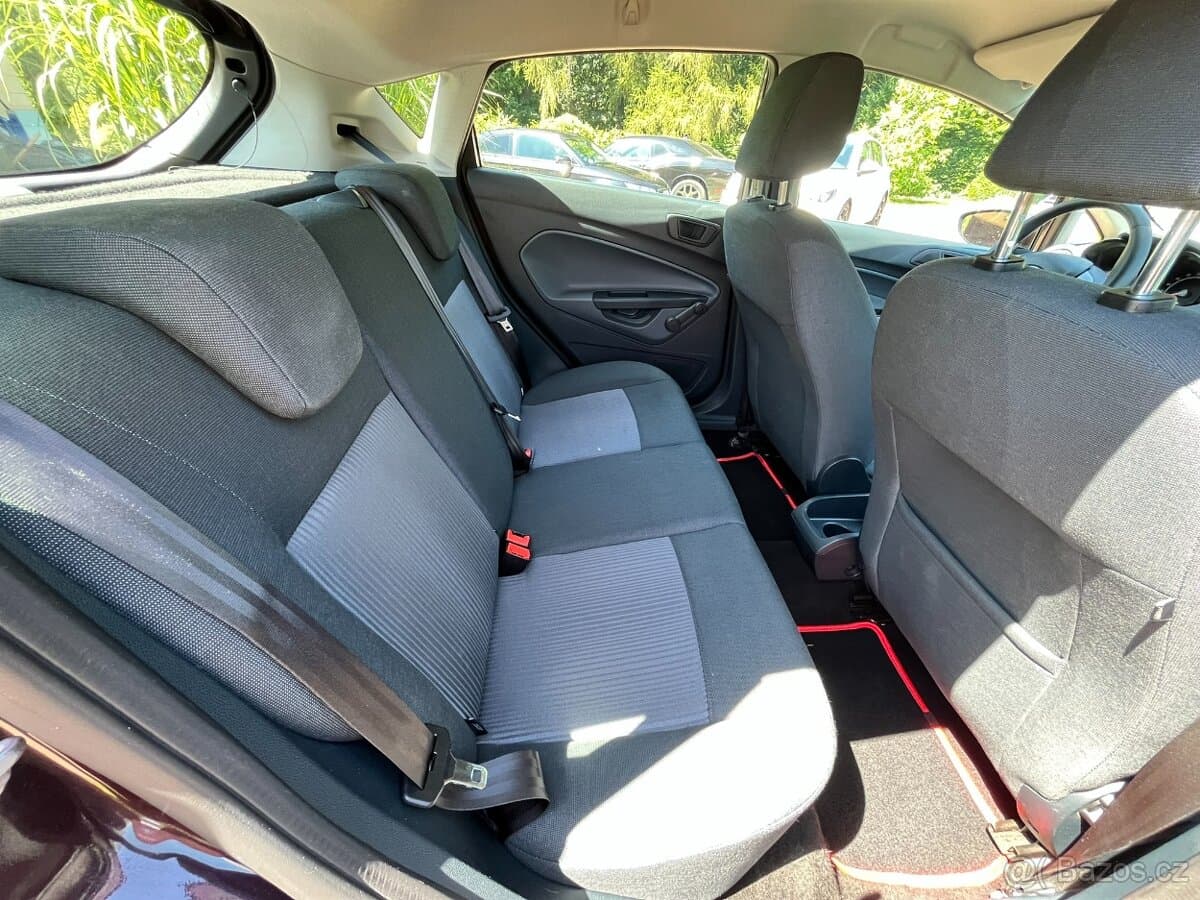 2010 Ford FIESTA - 16