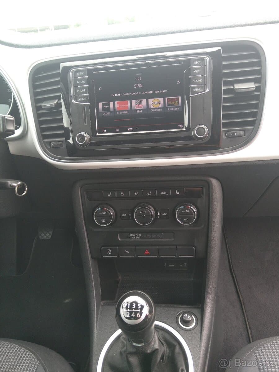 2016 Volkswagen BEETLE - 16