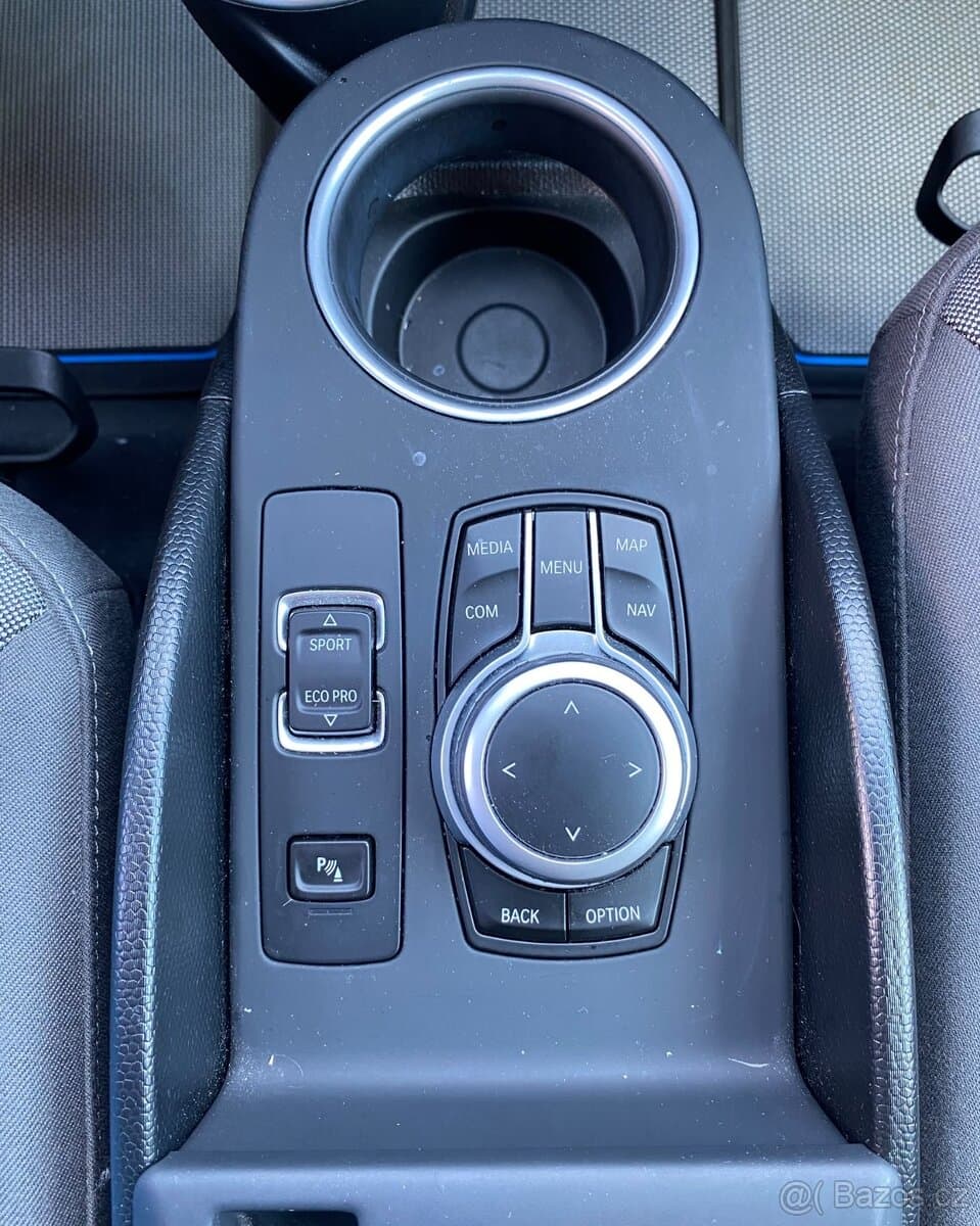 2022 BMW i3 - 16