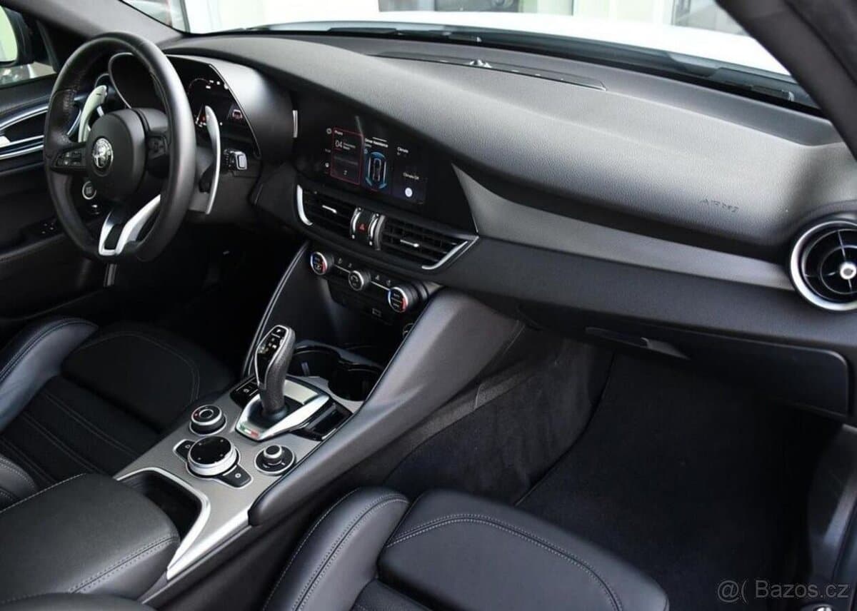 2024 Alfa Romeo GIULIA - 16