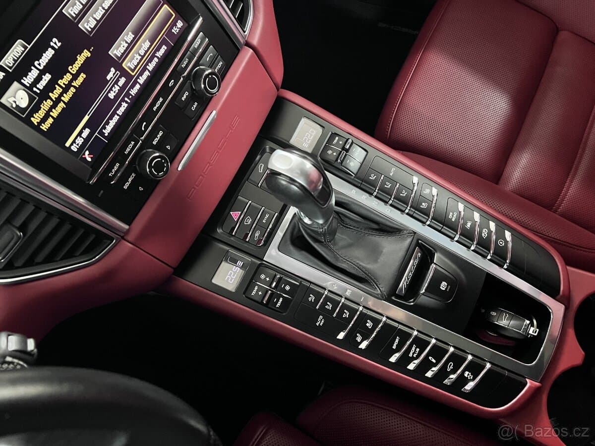 2015 Porsche MACAN - 16
