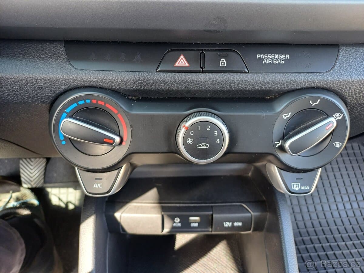 2018 Kia RIO - 16