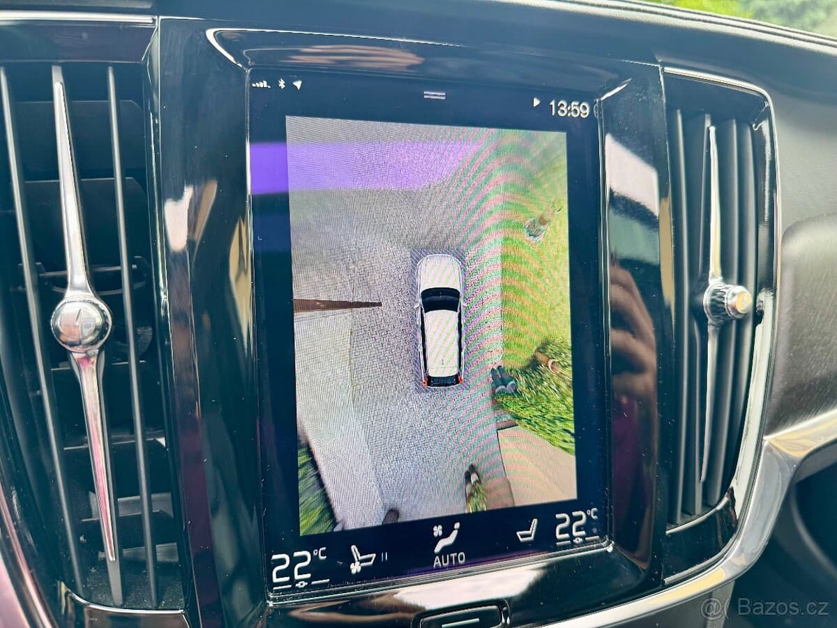 2017 Volvo V90 - 16