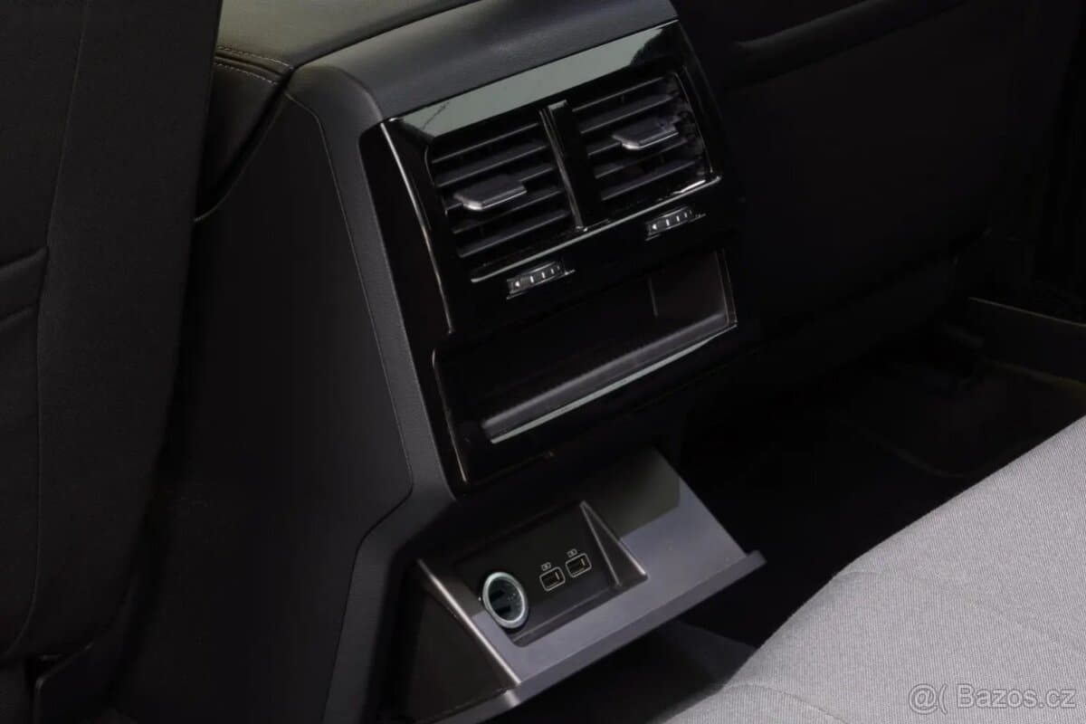 2019 Volkswagen TOUAREG - 16