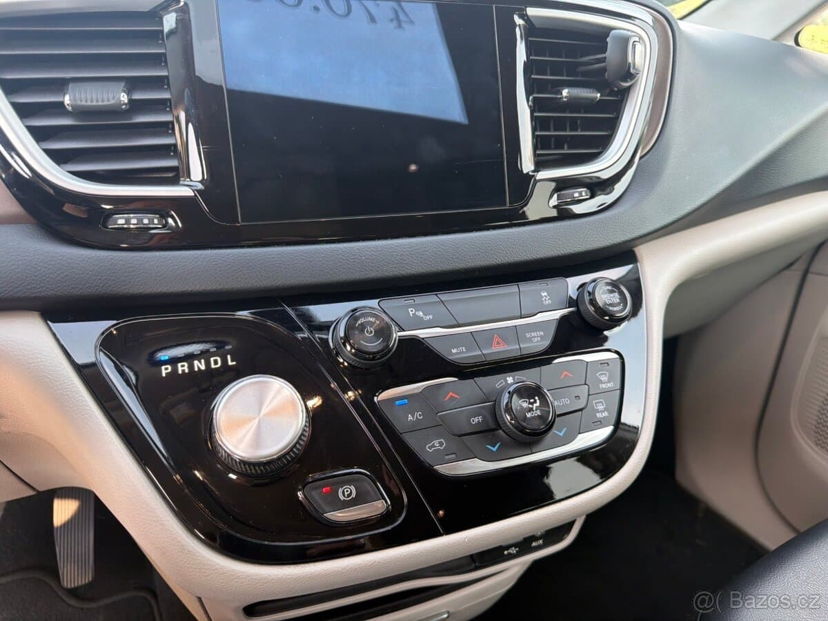2019 Chrysler PACIFICA - 16