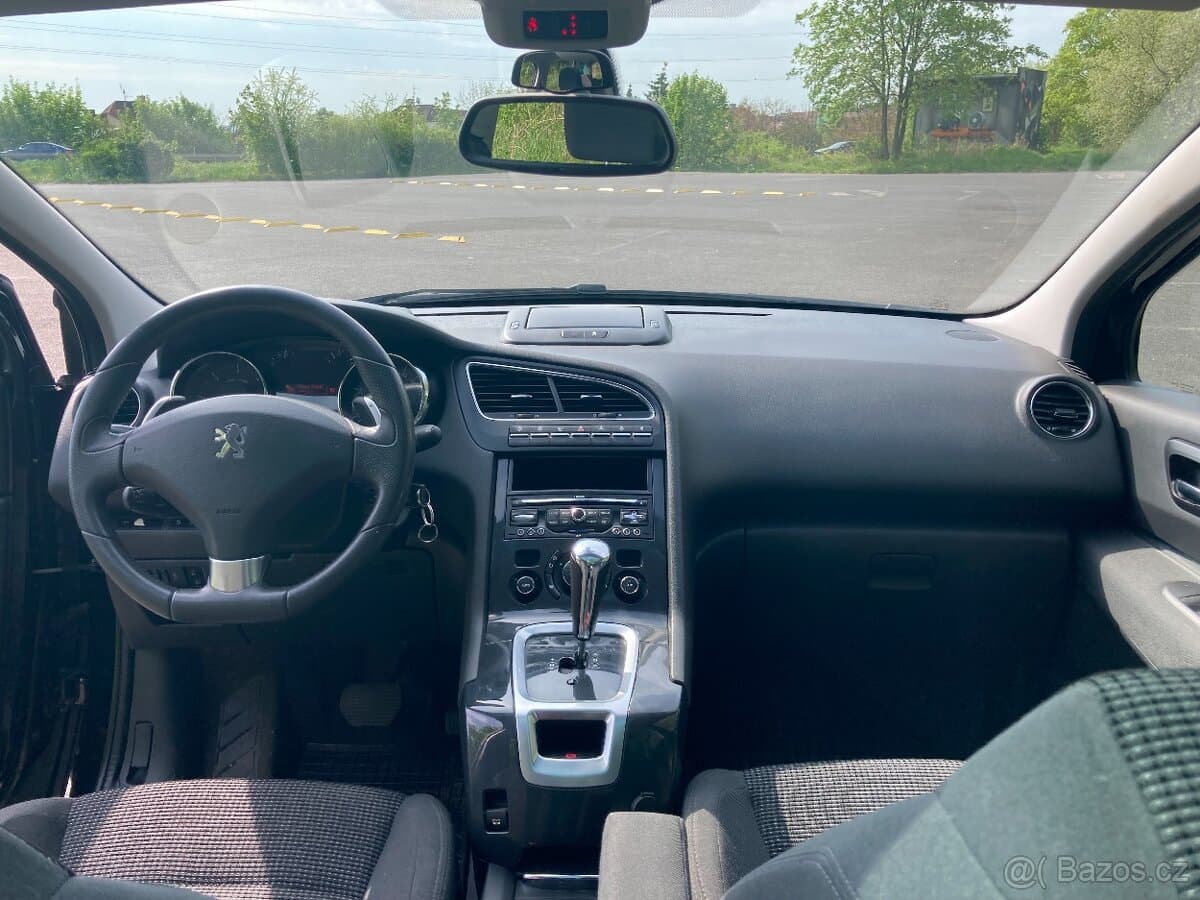 2012 Peugeot 5008 - 16