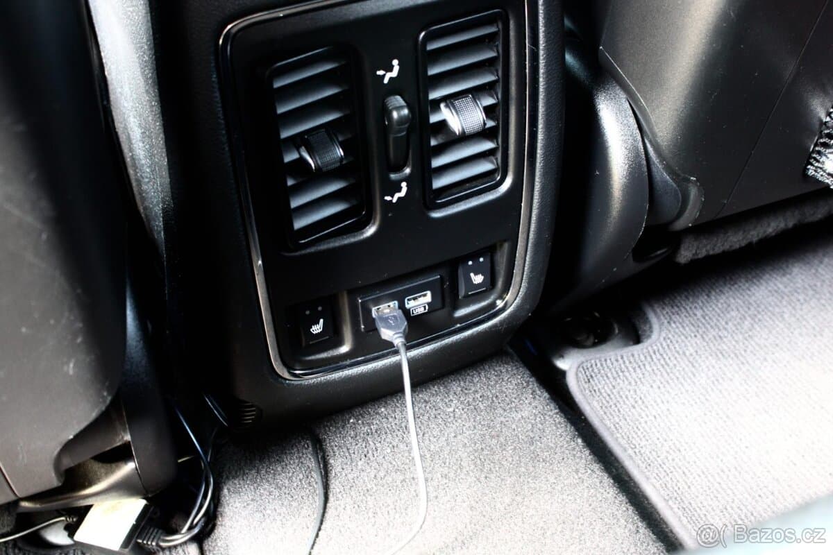 2019 Jeep CHEROKEE - 16
