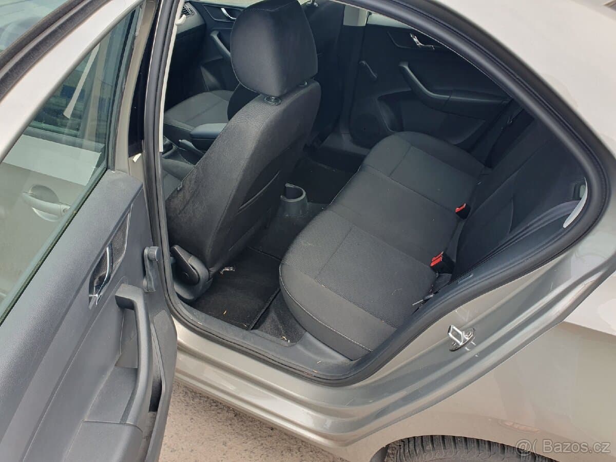 2012 Škoda RAPID - 16