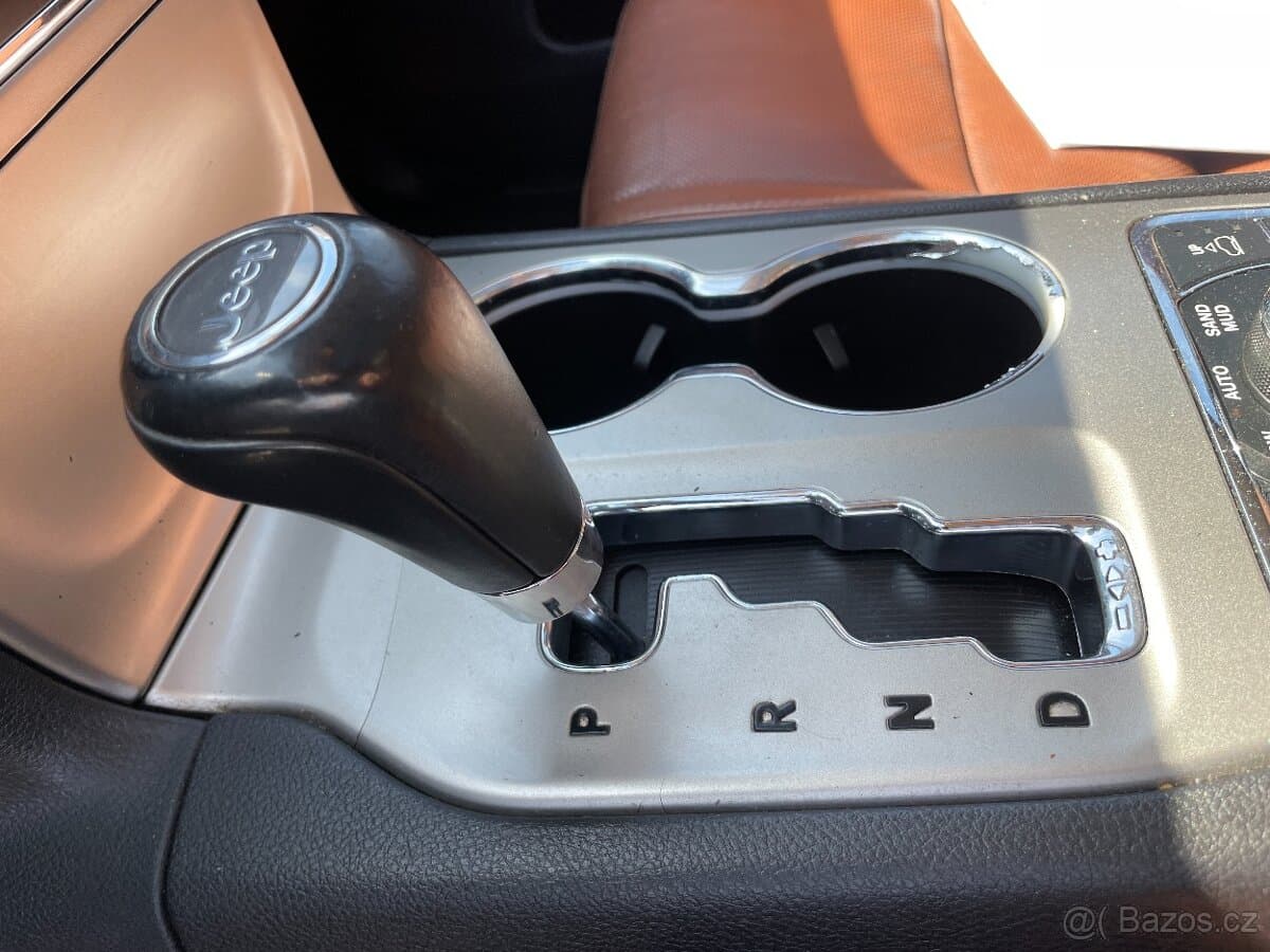 2013 Jeep CHEROKEE - 16