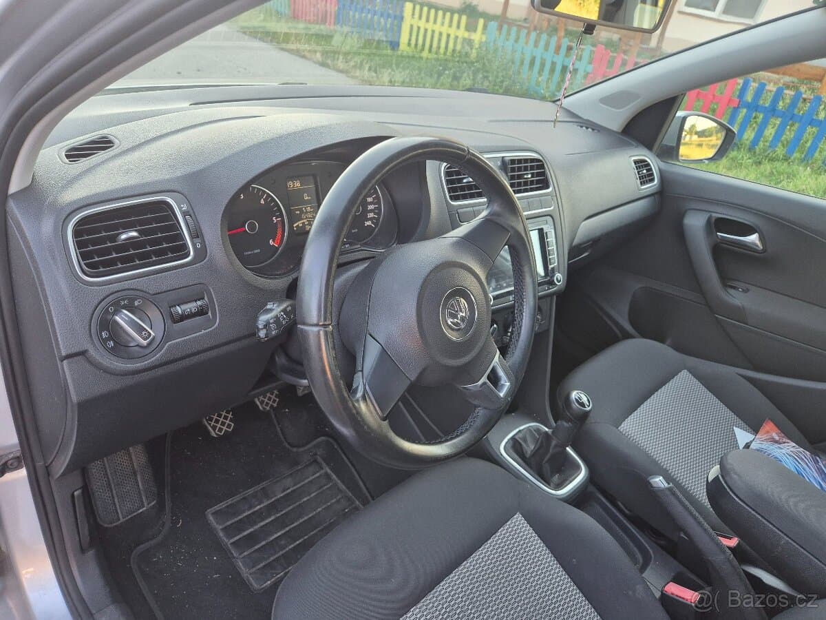 2011 Volkswagen POLO - 16