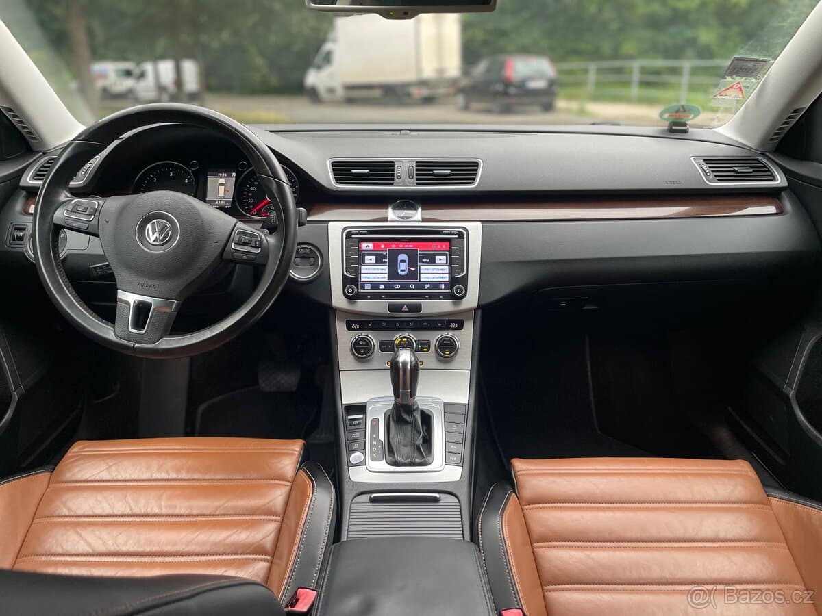 2012 Volkswagen PASSAT - 16