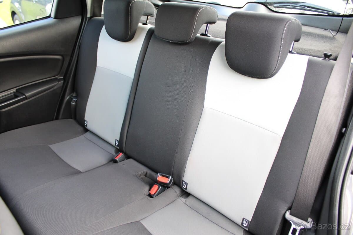 2017 Toyota YARIS - 16
