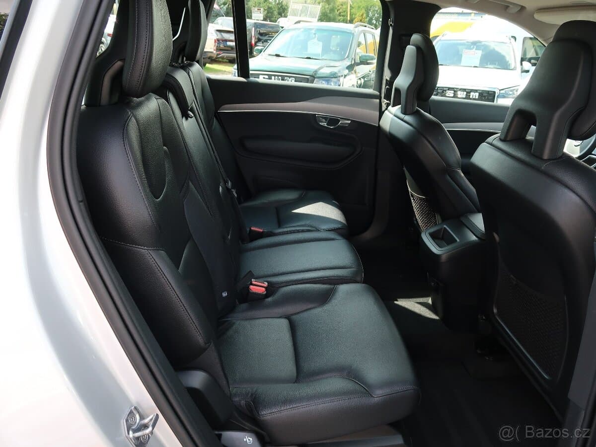 2021 Volvo XC90 - 16