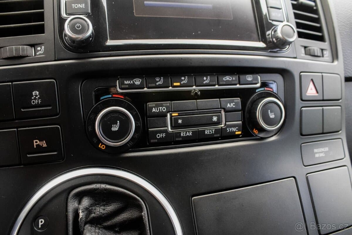2015 Volkswagen MULTIVAN - 16