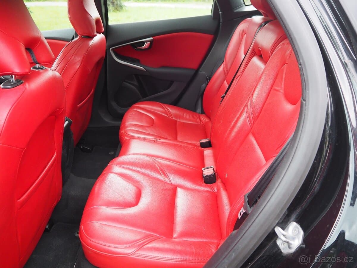 2015 Volvo V40 - 16