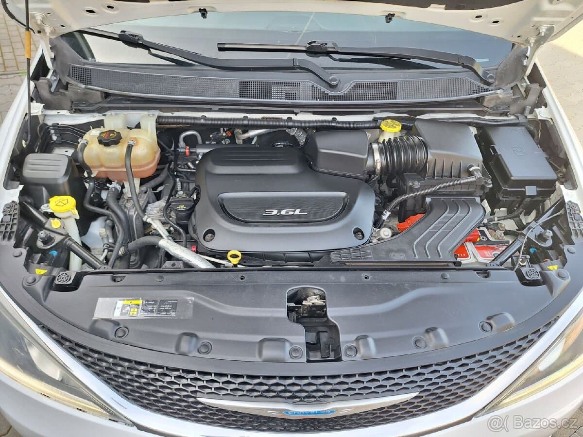 2018 Chrysler PACIFICA - 16