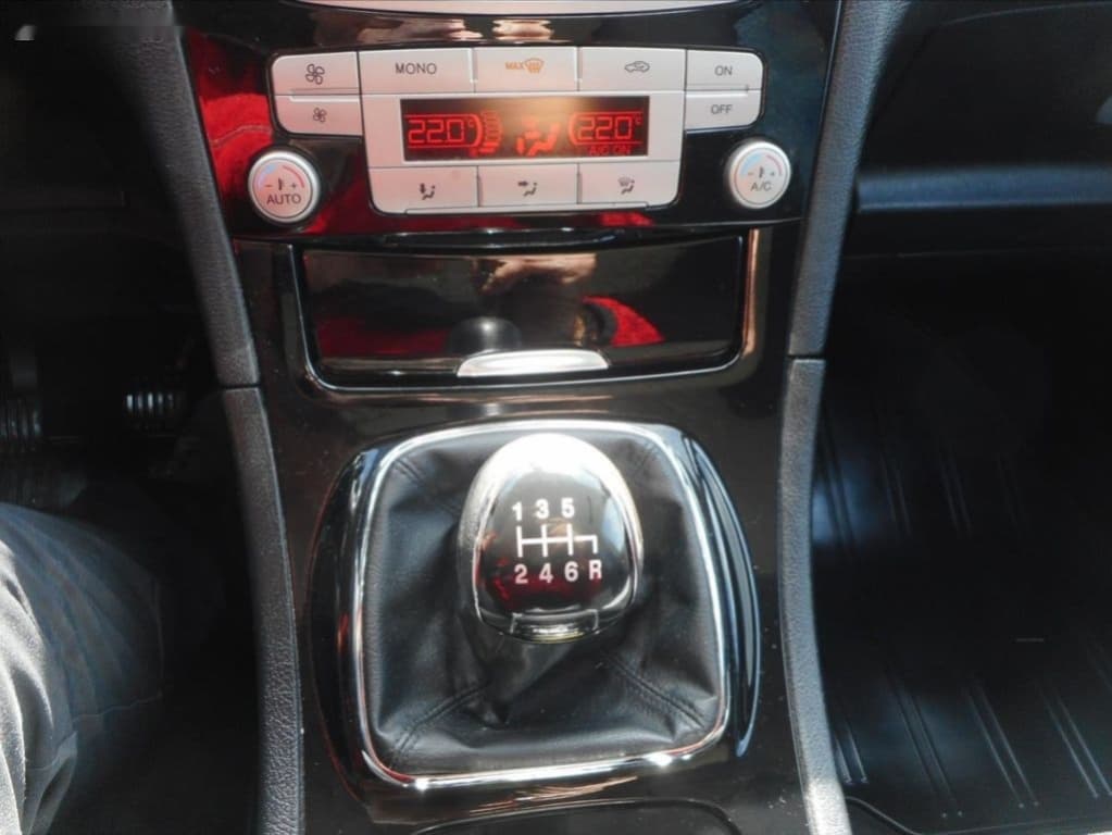 2010 Ford S-MAX - 16