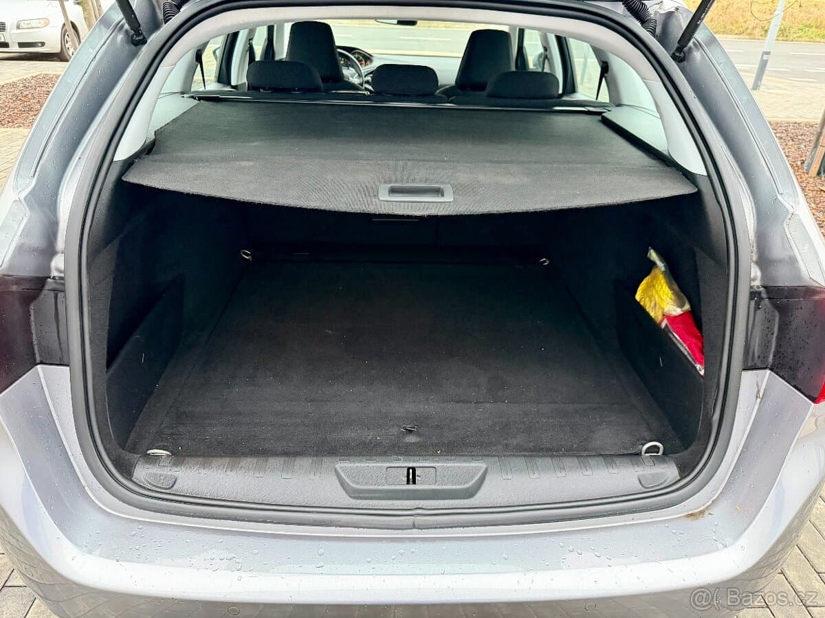 2016 Peugeot 308 - 16