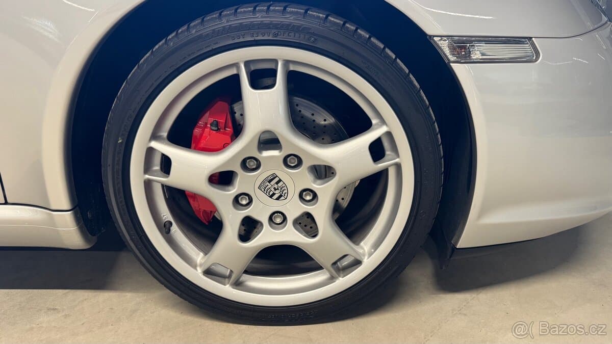 2005 Porsche 911 - 16