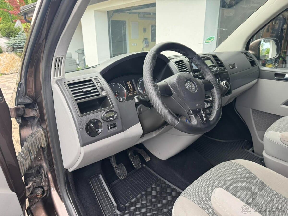 2010 Volkswagen CARAVELLE - 16