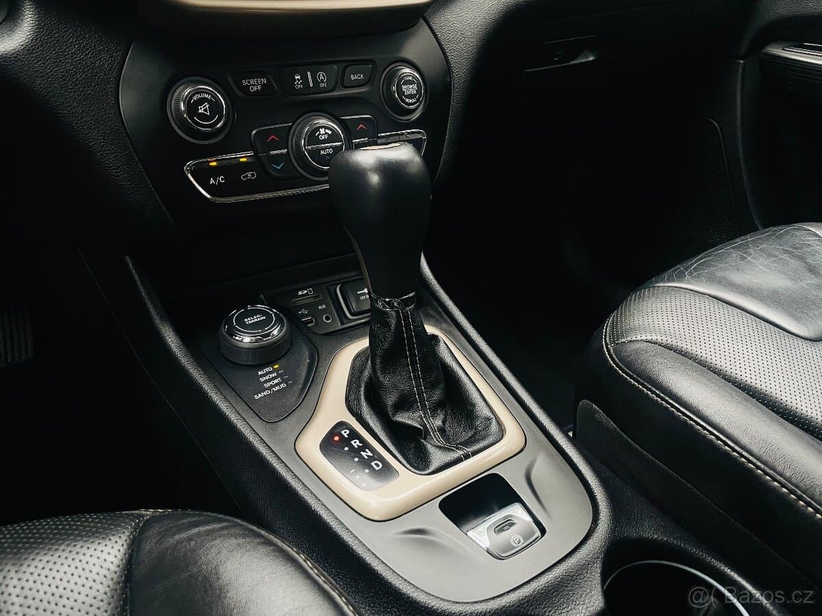 2014 Jeep CHEROKEE - 16