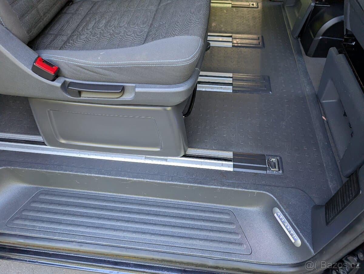 Volkswagen MULTIVAN - 16