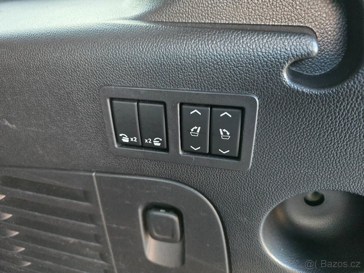 2014 Cadillac ESCALADE - 16