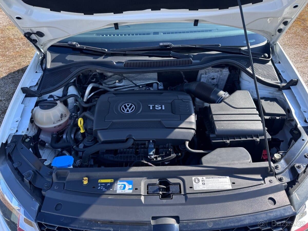 2015 Volkswagen POLO - 16