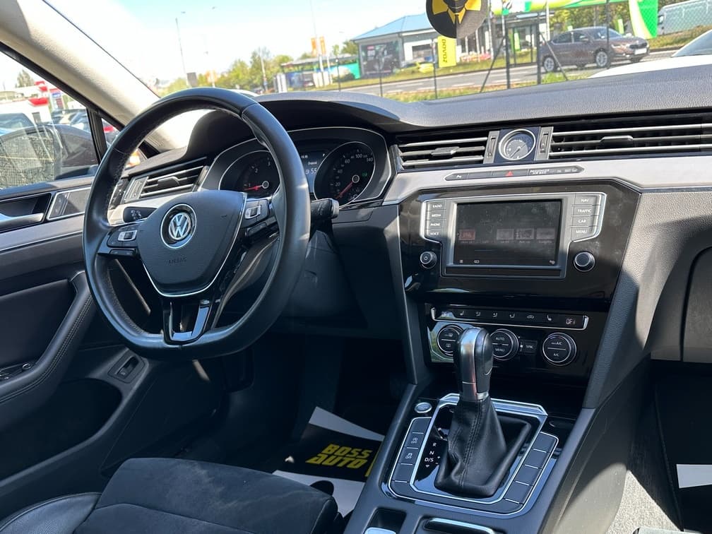 2016 Volkswagen PASSAT - 16